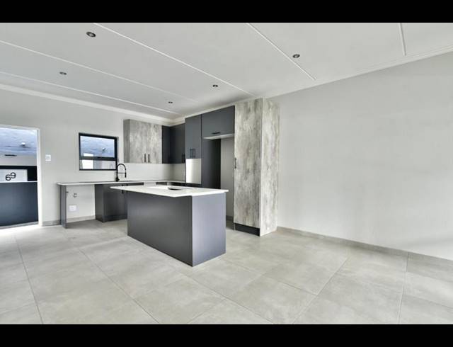 2 BEDROOM APARTMENT FOR SALE IN BRYANSTON